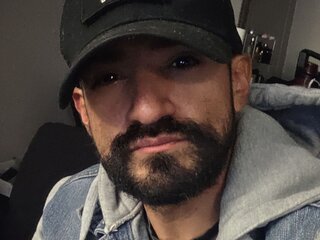 Pictures private show YuesAdam